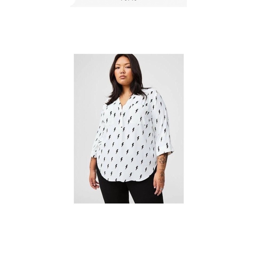Torrid Harper Georgette 3/4 Sleeve Blouse White Lightning Bolt 2 2X NWT